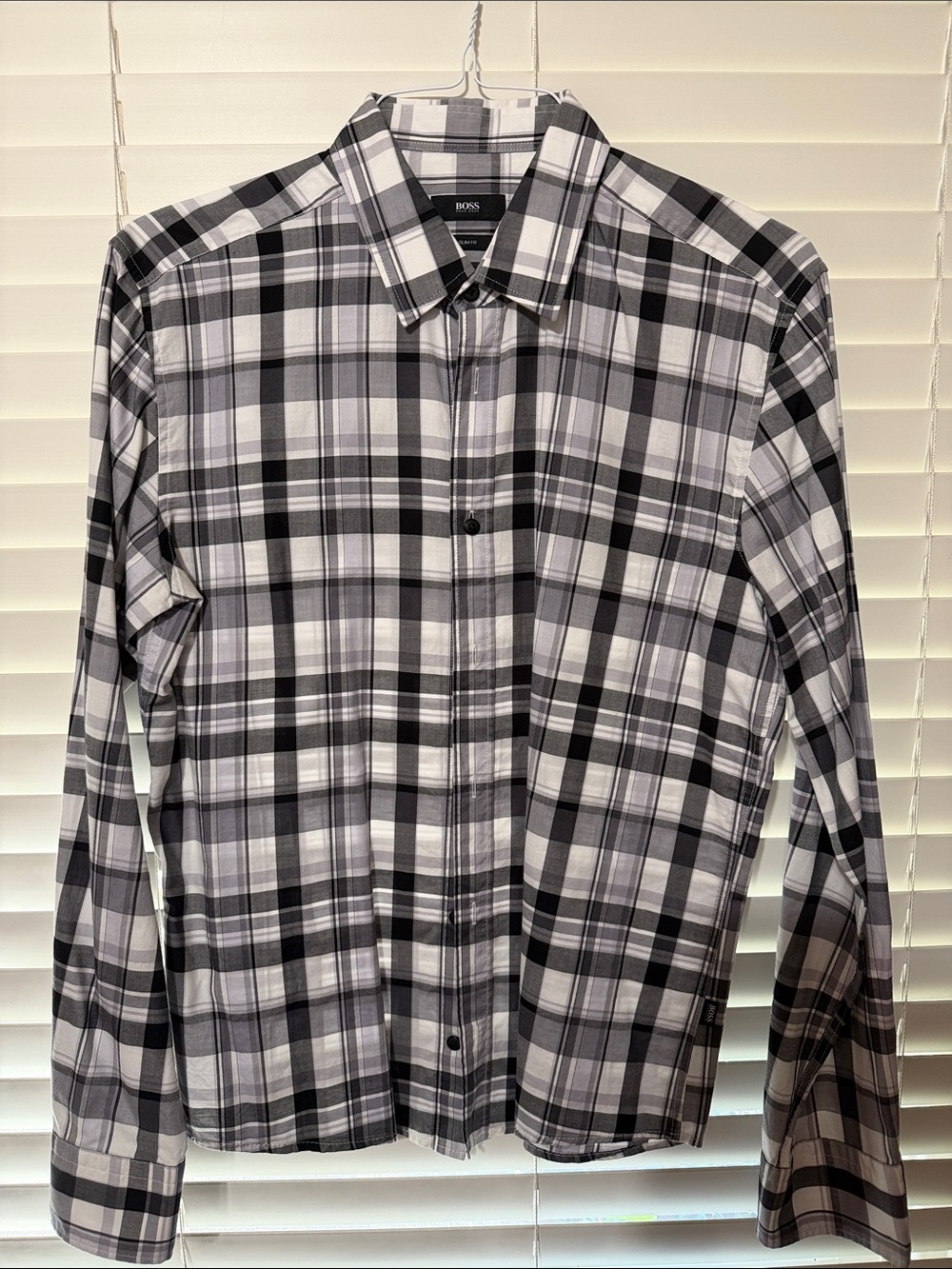 HUGO BOSS - MEN’S CHECKERED SLIM FIT LONG SLEEVE BUTTON UP SHIRT - SIZE L